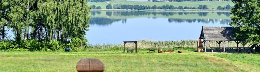 Olsztyn, dom z bala z linią brzegową