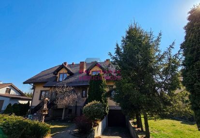 Segment z ogródkiem 600m2 i garażem w bryle