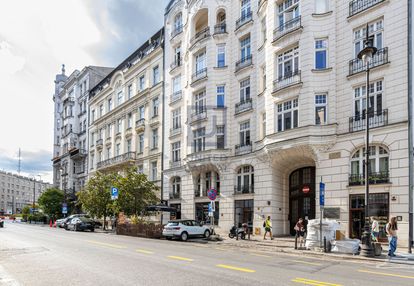 Wysokie mieszkanie w zabytkowej kamienicy