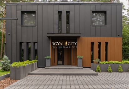 Topowy dom na dużej działce leśnej w józefowie.