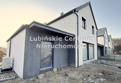 Dom w zabudowie szeregowej - skrajny - obora/lubin