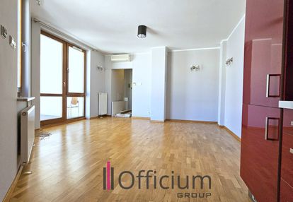Apartament w nowoczesnym budynku, ścisłe centrum.