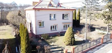 Urokliwy dom w olszownicy z widokiem na góry