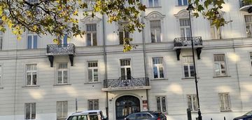 Al. ujazdowskie, zabytkowa kamienica z xix wieku