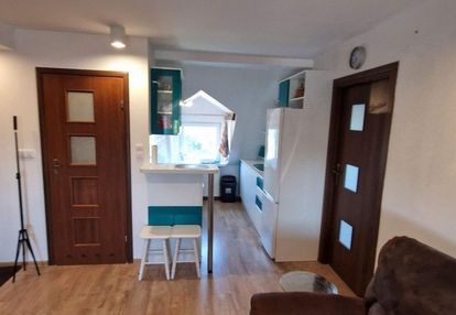 Zaciszne 2 pokojowe pod mansardowym dachem