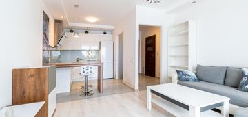 Jasne, 2 pokoje, balkon, garaż, prądnik biały