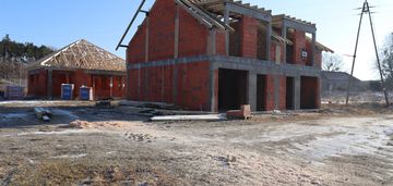 Nowy parterowy dom na sprzedaż w skokach