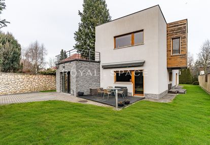 Przestronny dom z sauną i ogrodem!