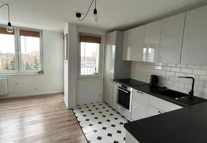 Lux 3 pokoje, balkon; miejsce do parkowania auta