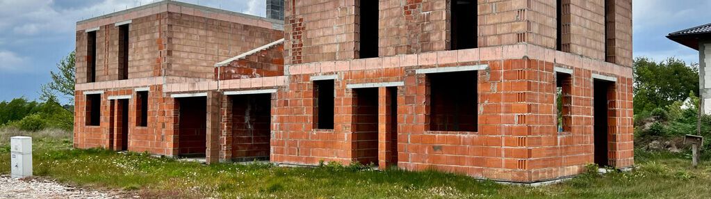 Bliźniak w stanie surowym otwartym/działka 500 m2