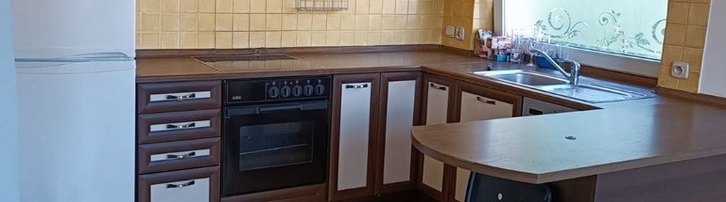 Piętro domu w bocznej uliczce szczawna zdroju