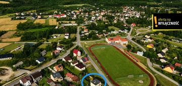 Dom przy stadionie-przestrzeń do aktywnego życia