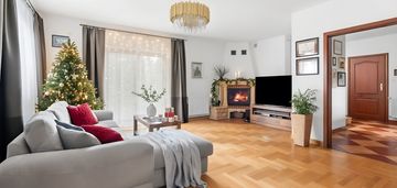 Ciepły dom dla rodziny, która lubi przestrzeń