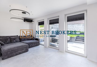 Bliźniak w wysokim standardzie z ogródkiem