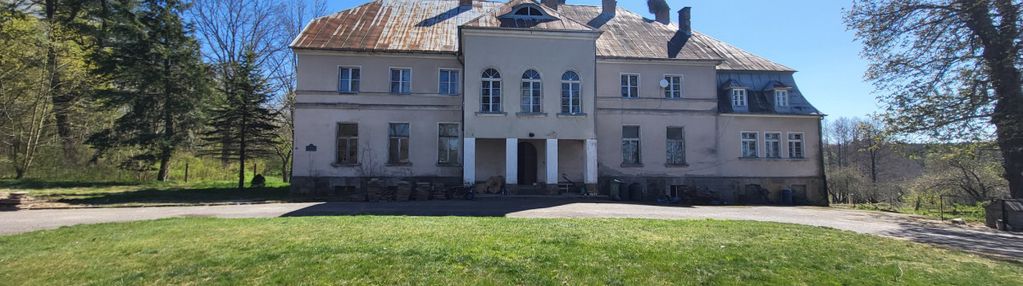 Pałac z xviii wieku w gostkowie koło bytowa