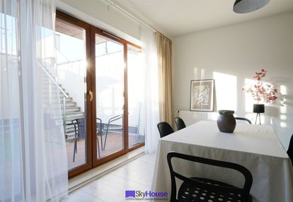 Apartament z tarasem i miejscem postoj. w centrum
