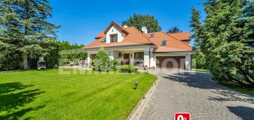 Dom wolnostojący / piękny ogród / 700 m do kolejki