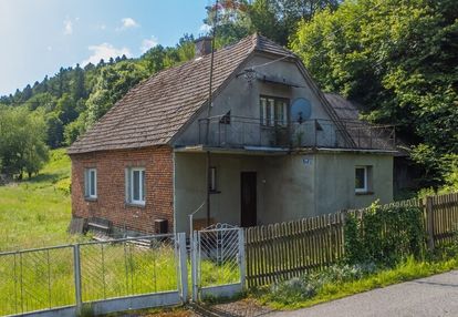 Dom w rzykach z terenami zielonymi