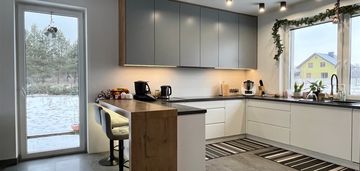 Nowoczesny dom w cisie koło blachowni