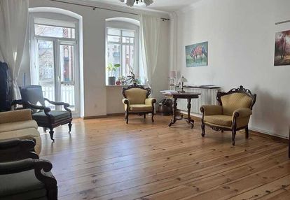 Klimatyczne mieszkanie w sercu jeżyc – 101,45 m²