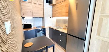 1 pok. wyposażone z miejscem parkingowym