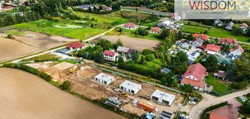 Skrajny dom dywity w standardzie deweloperskim