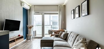 Wyposażone 2-pokojowe mieszkanie z otwartą kuchnią
