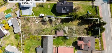 Działka budowlana z mediami, ogrodzona 1358 m²