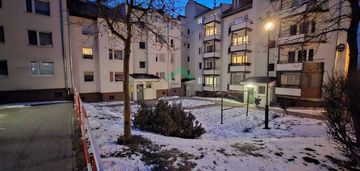 Czteropokojowe mieszkanie na wyczerpach.