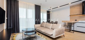 Penthouse z balkonami w nowym budynku - fabryczna