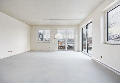 Nowe mieszkania blisko lotniska, budynek z windą