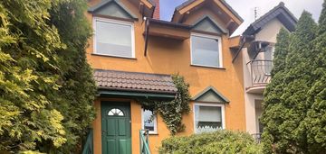 Dom strzeszyn w zabudowie szeregowej