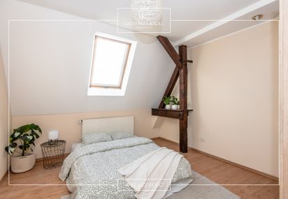 Klimatyczne 3 pokoje z balkonem -śródka, kamienica