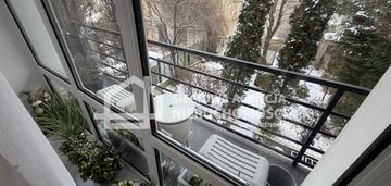 Segment skrajny w cichej bocznej uliczce-chylonia