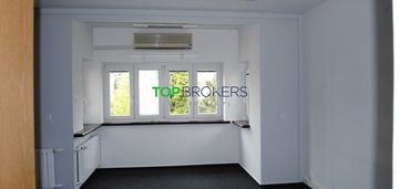 Biuro na trzech poziomach w cichej okolicy