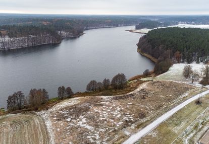 Działka nad jeziorem z linią brzegową!