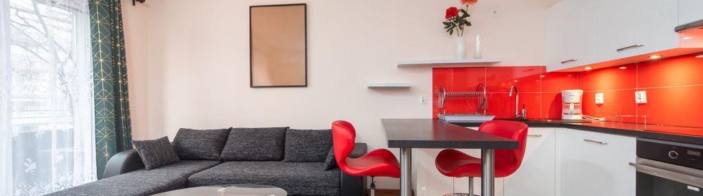 Ładne mieszkanie z klimatyzacją i balkonem