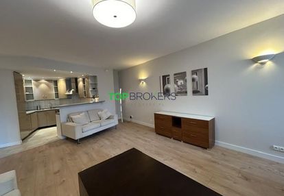 Przestronne i słoneczne 3 pokoje blisko centrum