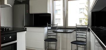 2 piętro z balkonem, dwustronne- dobra lokalizacja
