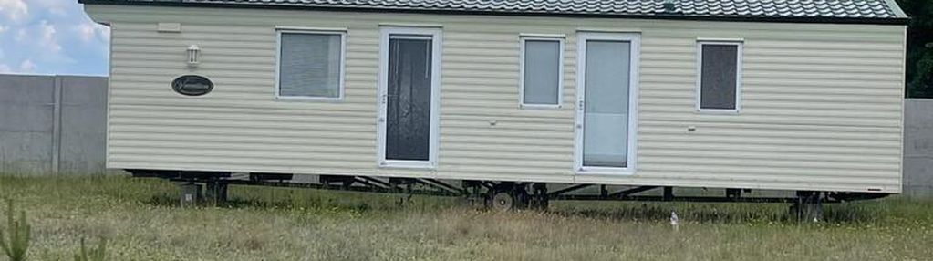 Działka budowlana 1200 m² z domkiem mobilnym.