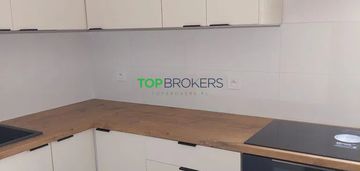 Cztery pokoje blisko metra, parking zewnętrzny