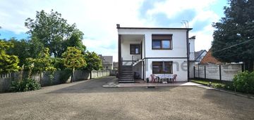 Dom wolnostojący + budynek gosp. + duża działka