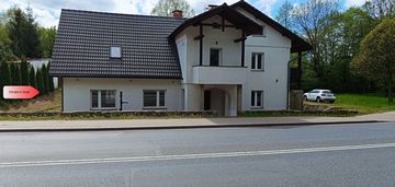 Duży dom 270 m2. można zaaranżować 3 apartamenty.