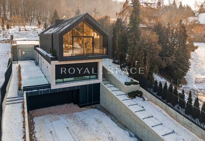 Luksusowy dom z basenem z widokiem na zieleń!