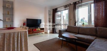 Dom szeregowy w spokojnej okolicy.