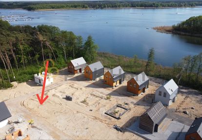 Działka przy jeziorze z pozwoleniem na budowę