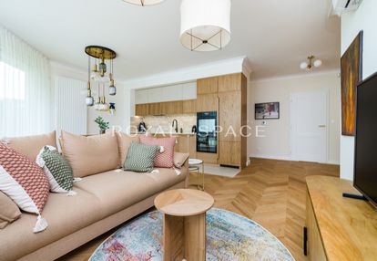 Apartament na woli justowskiej z ogrodem