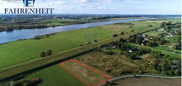 Uzbrojona działka budowlana przy wiśle. lot dronem