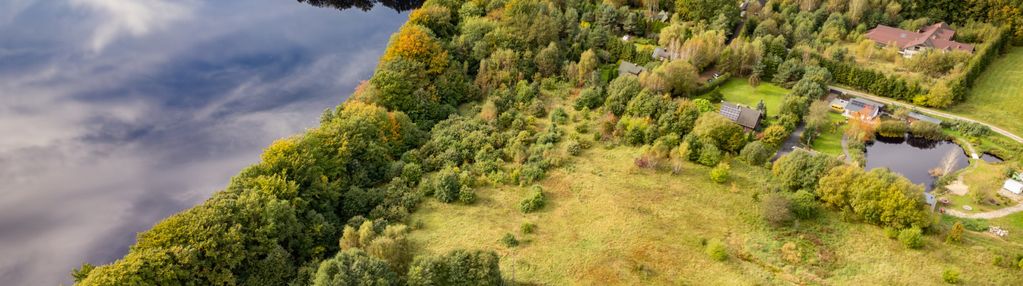 Budowlana 4573 m² z linią brzegową jeziora salino