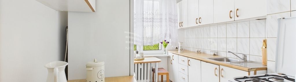 3 pokoje z oddzielną kuchnią i balkonem